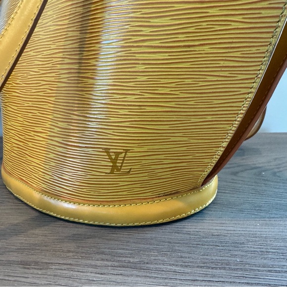 Louis Vuitton Epi St Jacques GM - Picture 13 of 17